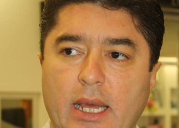 Usted le cree? Dice el ex gobernador, Félix González que en el 2015 bajará el costo de la luz, gas LP y gasolinas