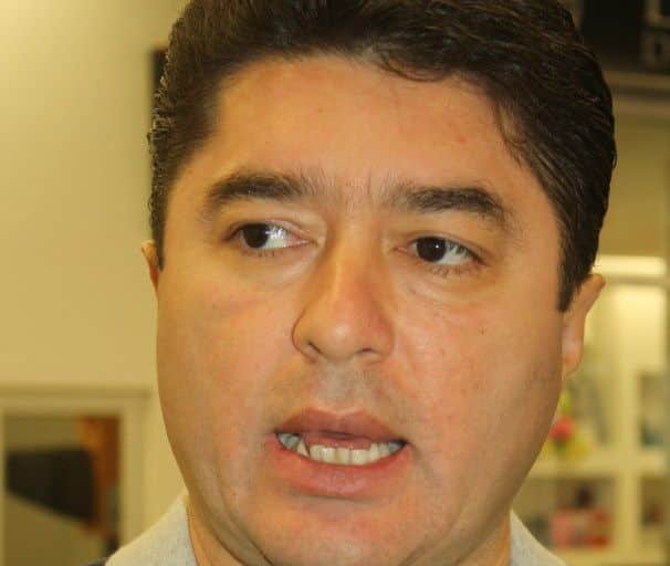 Usted le cree? Dice el ex gobernador, Félix González que en el 2015 bajará el costo de la luz, gas LP y gasolinas