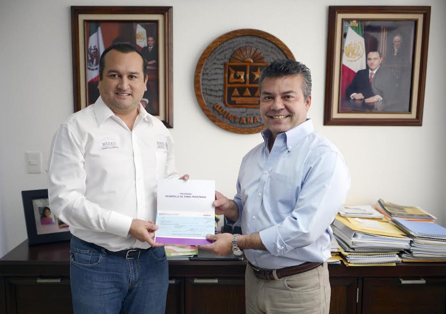 Mejor calidad de vida en Cristo Rey, recibe Mauricio Góngora los recursos para su electrificación