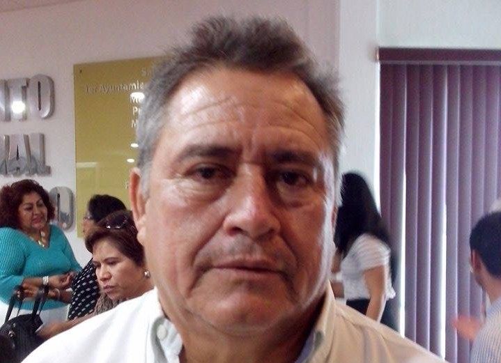 El regidor “chupitos” Federico Hernández Amador, se tropieza con su lengua