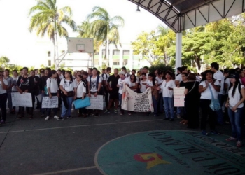 Chetumaleños se manifiestan por caso Ayotzinapa