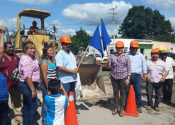 Rosa Adriana Díaz Lizama encabeza arranque de obras en Tixkokob