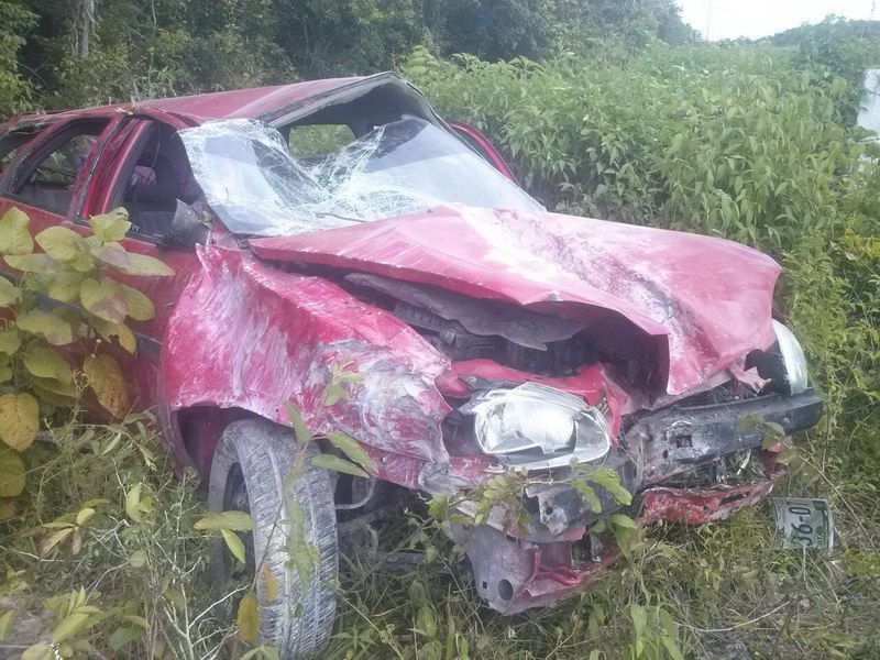 Aparatosa volcadura en la carretera vía corta a Mérida