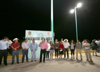 Enciende Abuxapqui alumbrado en 7 comunidades rurales