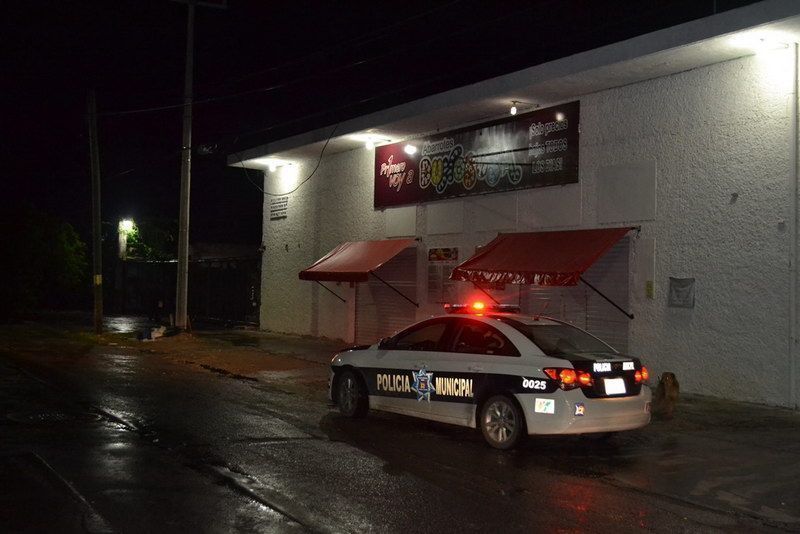Par de bandidos asaltan Dunosusa en Fraccionamiento Caribe y se llevan 20 mil morlacos