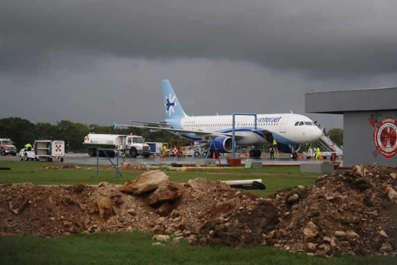 Por mal tiempo, avión no logra aterrizar en Chetumal