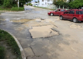 Lluvias incrementan a 13 mil los metros cuadrados de baches en Chetumal