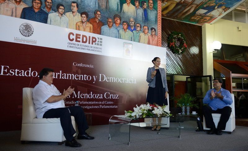 Imparten conferencia “Estado, Parlamento y Democracia”