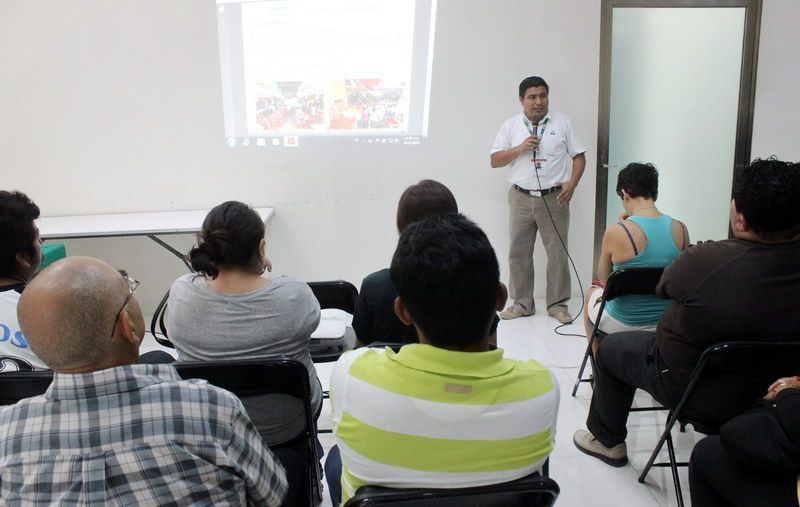 Presentan el programa “Crezcamos Juntos” a comerciantes de Bacalar