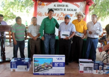 Festejan con tradicional posada los trabajadores del SUTSAB