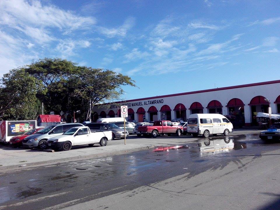 “Mercado Viejo” en riesgo de morir por falta de estacionamiento suficiente