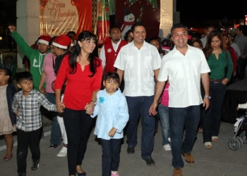 Familias solidarenses disfrutan la primera Feria Navideña Playa del Carmen 2014 que organiza el gobierno municipal