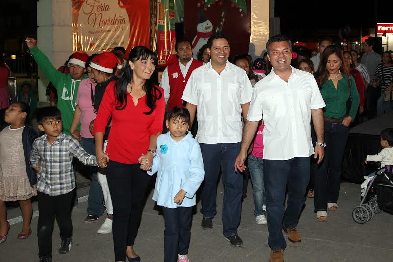 Familias solidarenses disfrutan la primera Feria Navideña Playa del Carmen 2014 que organiza el gobierno municipal