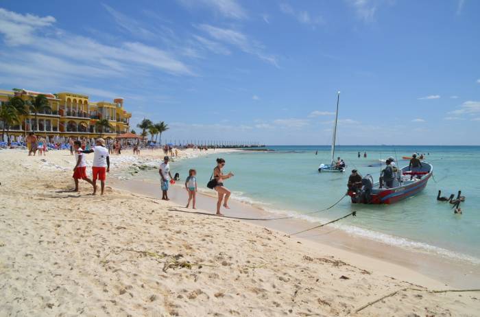 Perfilan adelantar el reloj una hora en Quintana Roo