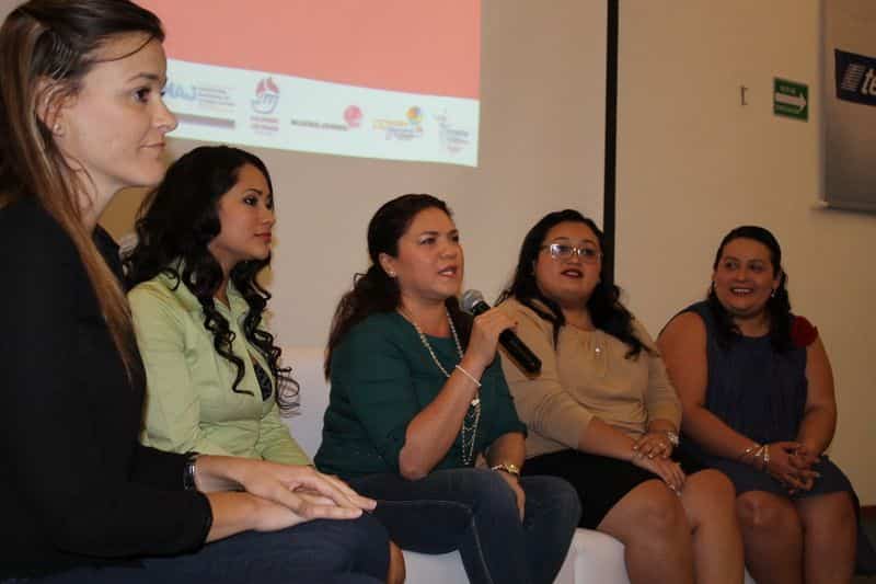 Rosa Adriana llama a las mujeres a aceptar el reto grande de trabajar por el bien común