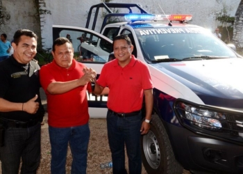 Entrega en Tihosuco Y Noh Bec patrullas nuevas