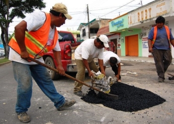 Refuerzan trabajos de bacheo con 50 toneladas de asfalto en frío