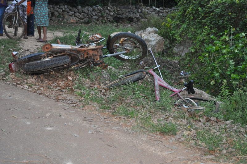 Motoneto choca contra ciclista en Dzulá y se lleva la peor parte
