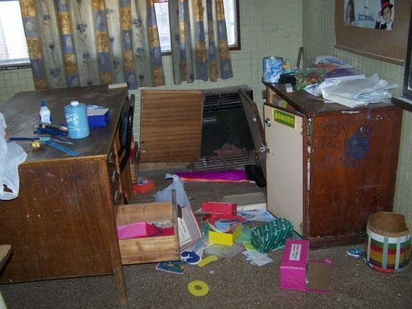 Cacos se llevan computadora y material pedagógico de una primaria en la Zona Limítrofe