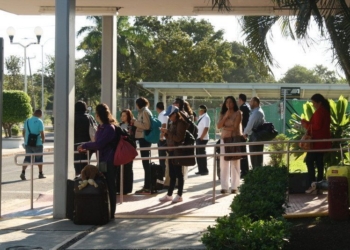 Mala imagen genera a Quintana Roo el pésimo servicio de transporte público del Aeropuerto de Chetumal