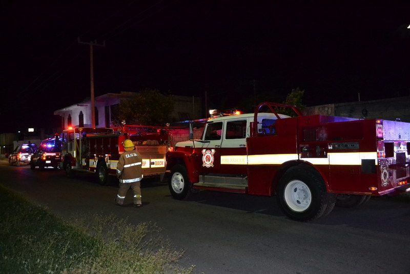 A “cubetazos” sofocan incendio en tianguis céntrico de Chetumal