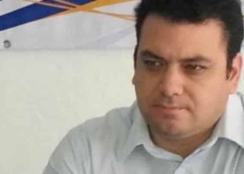 En acción el candidato externo del PAN para obtener el apoyo de la militancia.