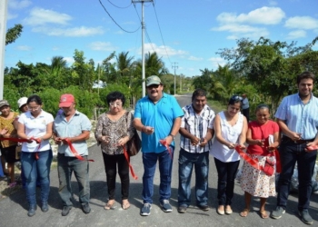 Entrega Abuxapqui obras de pavimentación en la zona rural