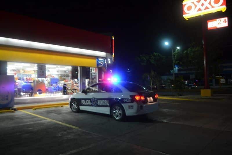 Intenta irse sin pagar del Oxxo