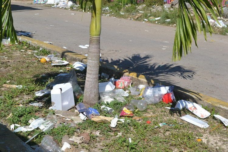 Vecino de FCP piden a encargados de la feria de los “Tres Reyes” que recojan su basura