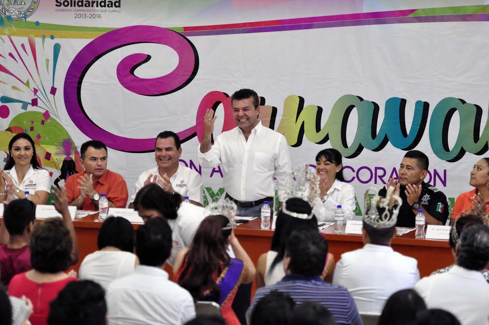 Anuncia Mauricio Góngora Carnaval Playa del Carmen 2015, “con alegría de corazón”