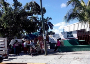 Comida chatarra, sigue amenazando a las puertas de las escuelas de Chetumal