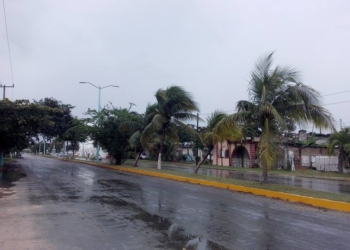 Lluvias repentinas dejan sin electricidad e Internet a Chetumal