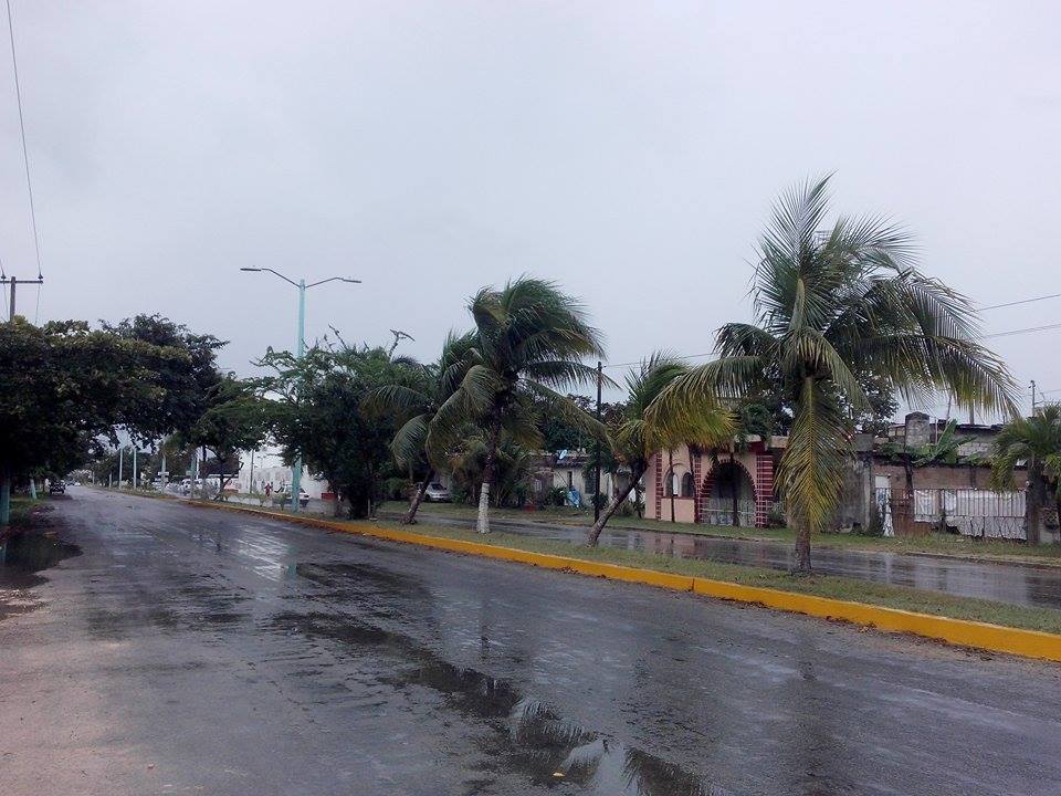 Lluvias repentinas dejan sin electricidad e Internet a Chetumal