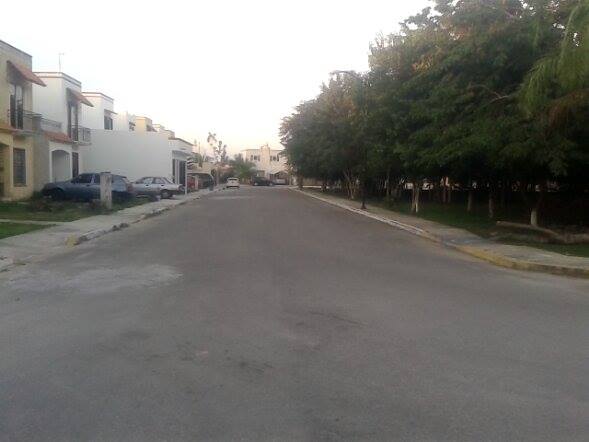 Por “Ojetes”, habitantes del Fraccionamiento Sian Kaan II, prohíben el paso a personal de Telmex
