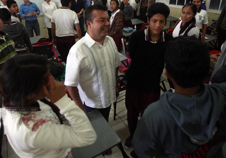 Reafirma Mauricio Góngora su compromiso con la juventud
