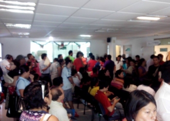 Chetumaleños hacen largas filas para pagar menos por licencias de conducir