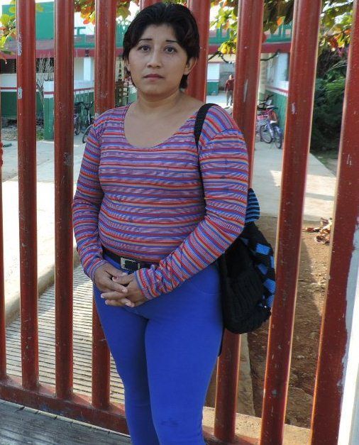 Aferrada madre que se opone al nuevo horario pide apoyo a mentores