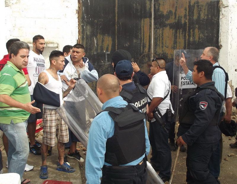 Reos intentan tomar el control del CERESO en Chetumal
