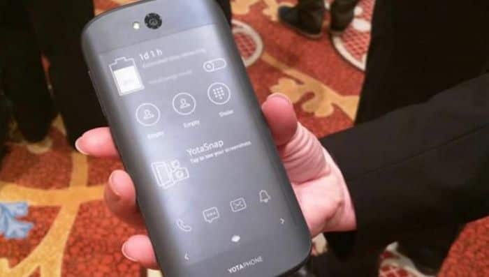 Celular con dos pantallas quiere conquistar a México