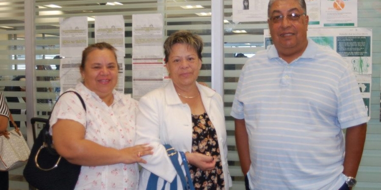 Raquel Precoma  ORIGEN: Chetumal Quintana Roo DESTINO:México Distrito Federal MOTIVO: Retornaron después de cumplir su sueño de nadar con delfines en Mahahual, lo despiden Silvia Precoma y Sixto Rivera.