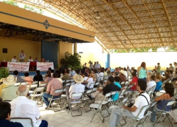 Morena negocia pluris a cambio de imponer a sus gallos