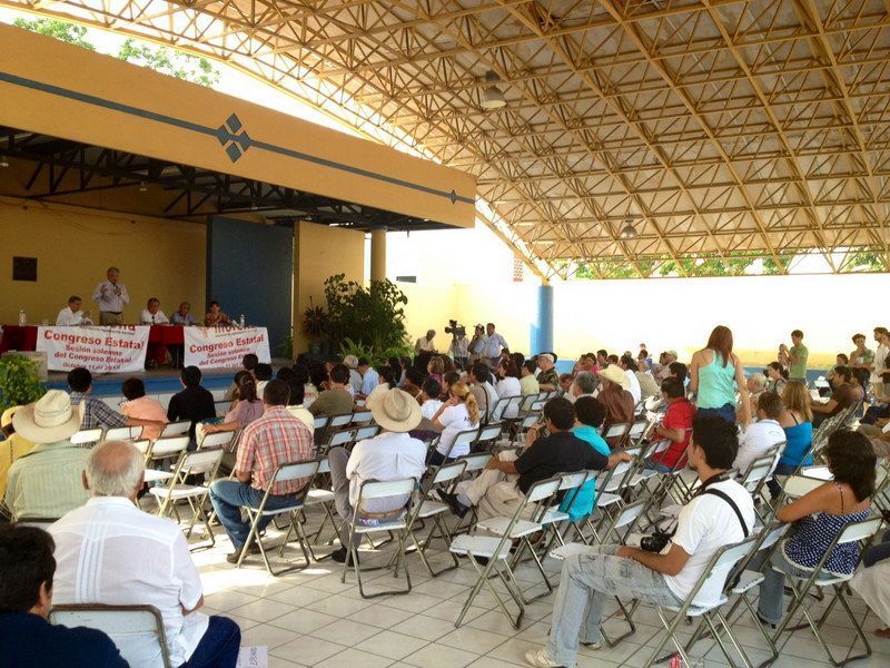 Morena negocia pluris a cambio de imponer a sus gallos