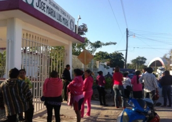 Más escuelas de FCP se suman a reclamo por horario de entrada