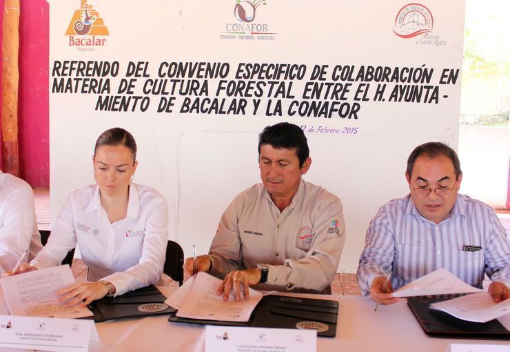 Ayuntamiento de Bacalar refrenda su convenio con la CONAFOR