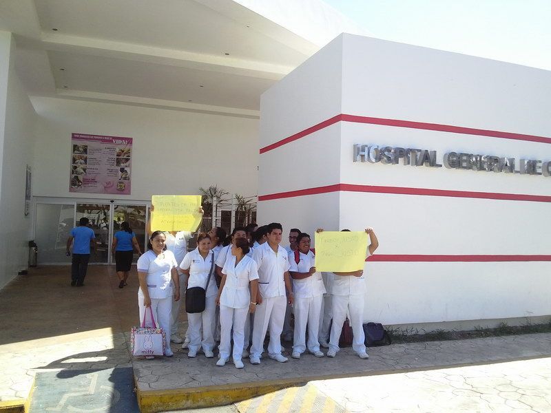 Enfermeros suplentes del Hospital General, hacen paro laboral porque SESA no les paga