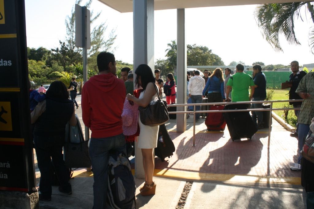 Nuevo horario arma caos en la llegada del turismo