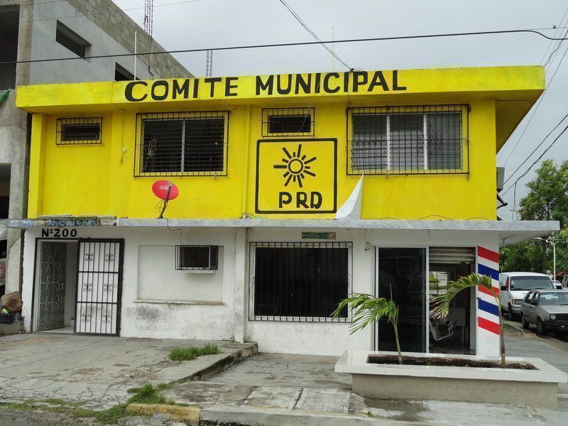  El colmo, perredistas del sur se pelean por edificio y no por espacios políticos
