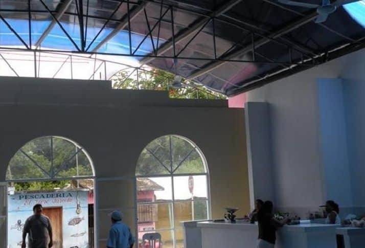 Se derrumba Mercado de Kantunilkin mientras Protección Civil se hace de la vista gorda