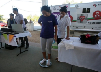 Instruye Mauricio Góngora, servicios de salud, gratuitos y de calidad a través de la Unidad Médica Móvil