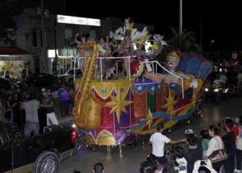Turistas y habitantes disfrutan del Carnaval Playa del Carmen “Con alegría de Corazón”
